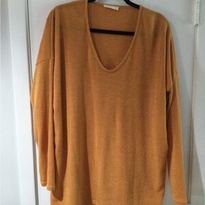 Mustard vneck lt weight sweater